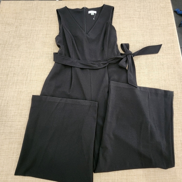 Calvin Klein Women’s 8 Jumpsuit‎ Black V Neck Wide Leg Sleeveless Belted NWOT - Picture 3 of 9